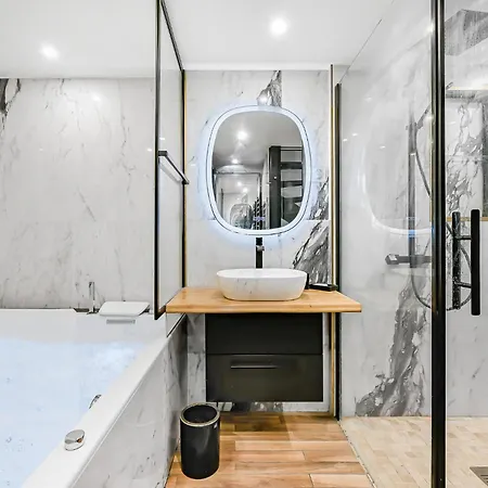 La Reverie - - Jacuzzi Pro Apartment