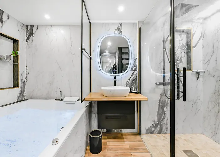 La Reverie - - Jacuzzi Pro Apartment